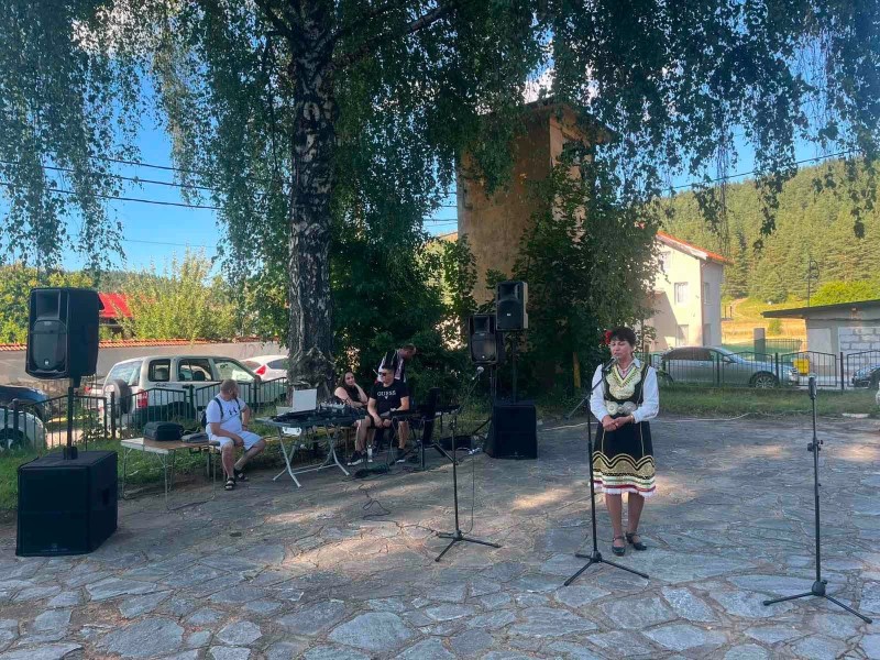 Традиционният събор на село Продановци отново събра жители, гости и приятели на селото в празник, изпълнен с български дух, музика и добро настроение.